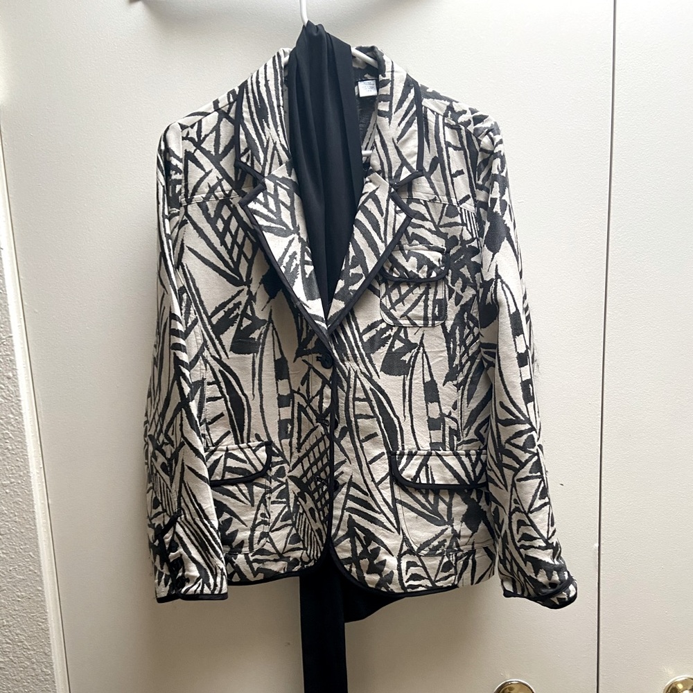 Chico’s cream and black print blazer w/ scarf/tie